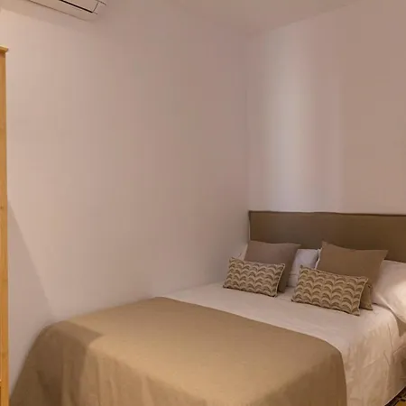 - Gracia 4-b Apartment